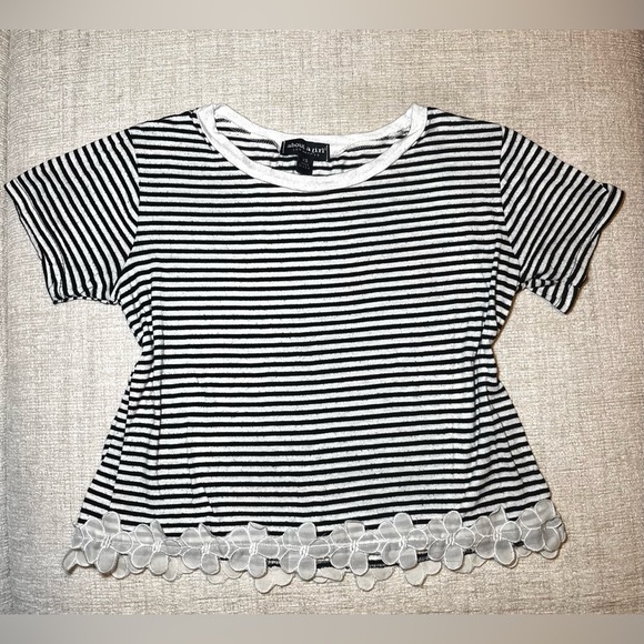 About A Girl Los Angeles Black White Stripe Floral Lave Hem Top XS Made in USA - Picture 2 of 7